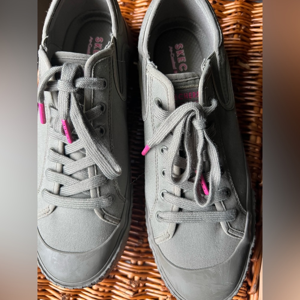 Skechers sneakers